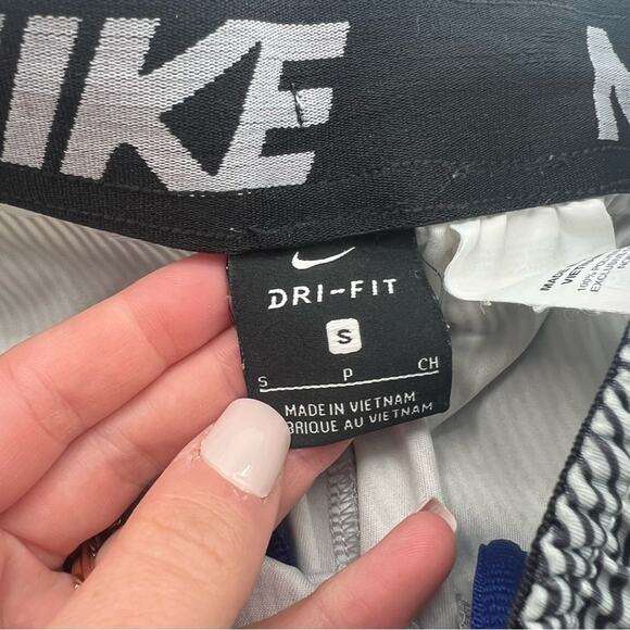 Nike Men’s Basketball Shorts Gray with Blue Swoosh Logo - Picture 3 of 7